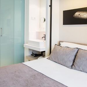 Gemütliches Zimmer mit Kingsize-Bett